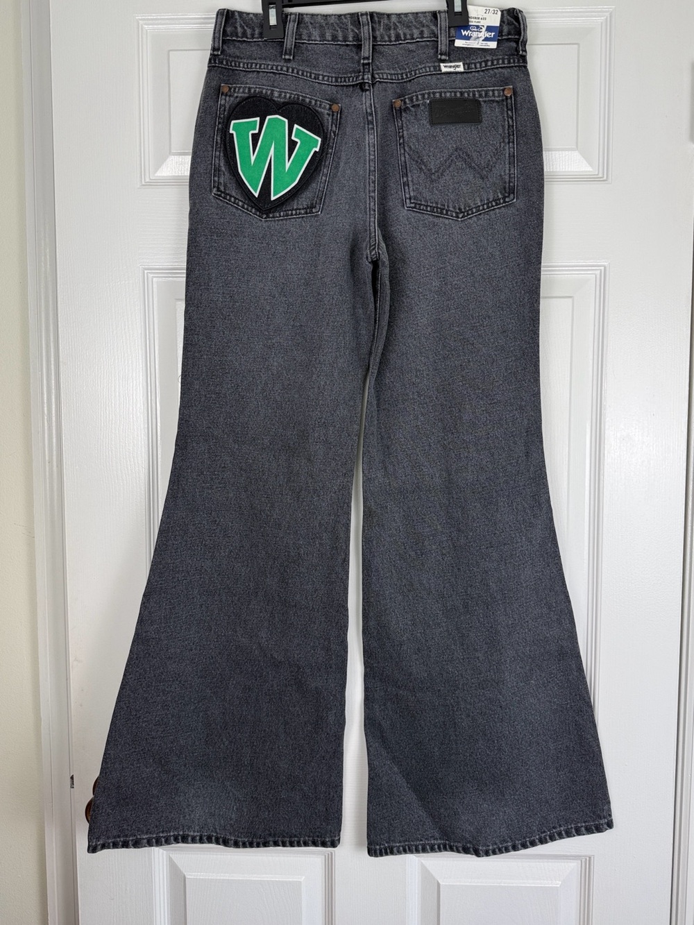 NWT Wrangler W Heart Patch Washed Gray High-Rise Flare Jeans  27 32 Inseam